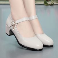 妈妈鞋中跟粗跟真皮软底单鞋女2021新款中老年春秋女士一字扣皮鞋 1978米色跟高4.5厘米 35