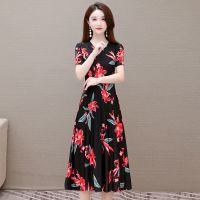 妈妈夏装短袖V领连衣裙2021新款过膝长裙中年女装薄款透气大摆裙 [高品质]红花 XL 建议85-105