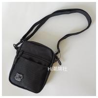 新款UNDEFEATED五道杠正面logo侧小兜腰包斜挎包男女嘻哈时尚 黑色挂包