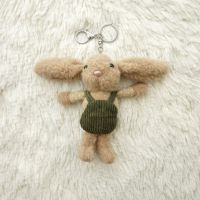 卡通香味兔子毛绒钥匙扣穿衣背带裤兔玩偶情侣礼物汽车摆件包挂件 绿色 兔窝背带裤 兔 高约16cm