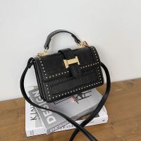 高级感洋气小包包女2021新款潮韩版百搭质感斜挎包时尚手提小方包 黑色.