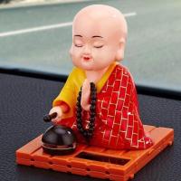 新品太阳能汽车摆件小和尚敲木鱼念经摇头创意装饰用品车内饰品 小和尚红色款