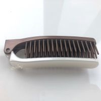 日本大创DAISO梳子椿油防静电按摩卷发梳旅行便携迷你折叠梳 珠玉白色 折叠款-多排 含椿油系列