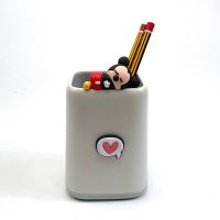 创意个性可爱卡通公仔笔筒桌面收纳盒时尚儿童学生文具办公室摆件|灰方筒+[睡米奇+爱心](单个装)