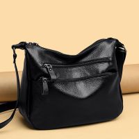 真皮女包2021新款时尚简约中老年妈妈包软皮大容量牛皮单肩斜挎包 黑色-送手拿包