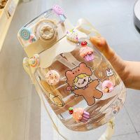 大容量水杯女高颜值夏天季带吸管女生可爱杯子便携学生儿童水壶瓶 清新白1100毫升 小胖墩+吸管背带