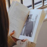 我们最好的十年 正版 苑子豪 继穿越人海拥抱你新作 何炅七堇年八月长安魏大勋苑子文 青春校园励志现当代文学小说最好的10