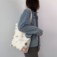 帆布包女夏季文艺学生大容量单肩手提袋子小众日系白色斜挎布袋包 #米色外星人垂钓 单肩包a 没包 只有小熊