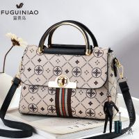 富贵鸟女士小包包女包2021新款潮时尚百搭印花大容量手提单肩包包 米白配黑精致版