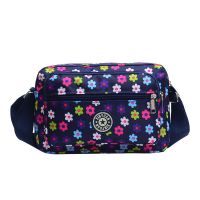 斜挎包新款防水花布包女大容量多功能时尚休闲多层尼龙布包单肩包 彩色小花