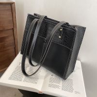 复古鳄鱼纹包包女大容量2020秋冬季新款潮百搭学生上课单肩托特包 黑色