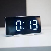 跨境新款电子大屏幕LED镜面钟两组闹铃USB充电光敏数字钟贪睡闹钟 蓝色