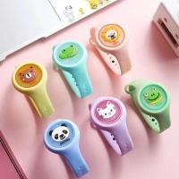 旋转驱蚊手环发光夏季学生卡通防蚊扣神器夜光感应手表儿童啪啪圈 普通发光不旋转(颜色随机)