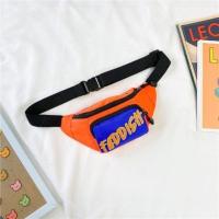 儿童小挎包字母拼接撞色单肩斜挎包小孩子时尚潮酷腰包百搭胸包潮 橘色