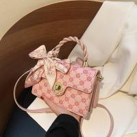 今年流行小包包女夏百搭2021新款潮时尚单肩斜挎包丝巾手提小方包 压变粉色