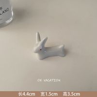 ins简约陶瓷筷子架子日式卡通可爱筷子拖筷托餐桌筷枕新家餐具 2.瘦长兔