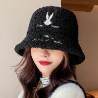 2020款渔夫帽秋冬季女士日系文艺羊羔绒保暖可爱小兔子刺绣盆帽子 黑色 均码