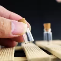 50只直径1.1CM高2.2CM木塞玻璃瓶 1ML/内径0.7CM 50只木塞玻璃瓶木盖迷你许愿瓶沙画沙瓶子心愿瓶透明漂