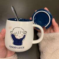 举手男孩(带盖勺) 创意卡通人物陶瓷马克杯带盖带勺子咖啡杯办公室家用潮流情侣水杯