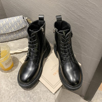 马丁靴女2021年新款瘦显脚小秋季靴子女短靴炸街黑色机车短筒靴潮