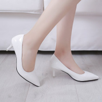 些久白色中跟5-7cm亮光漆皮百搭高跟鞋女工作职业学生礼仪单鞋浅口ol