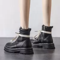 枫述嘉足炸街瘦瘦靴女2021秋新款百搭马丁靴厚底中筒ins潮短靴春秋单靴子