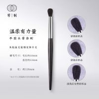 温柔有力量 灰松鼠毛混细光锋羊毛 琴制化妆刷温柔有力量眼影晕染刷圆头灰松鼠毛羊毛混合刷细节晕染