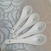 雪莲: 小马戈[小汤勺(10个) 正宗景德镇中式高档骨瓷花卉单碗花语雪莲高脚饭碗陶瓷盘碗蝶餐具