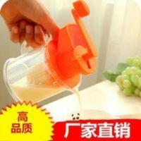 家用手动人工榨汁机易 家用手动人工榨汁机易小型婴儿榨水果汁机手摇榨汁器手磨豆浆机