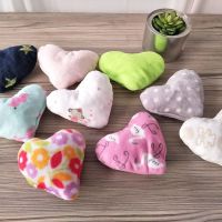 颜色随机3个装 宠物玩具爱心小枕小号猫咪狗狗摇粒绒心形装饰逗猫互动训练玩具