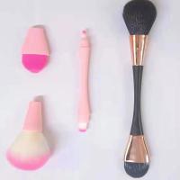 新款粉色四合一组合化妆刷 多功能便携式四合一柔软不伤肤修容刷唇刷眼影刷初学者化妆刷套刷