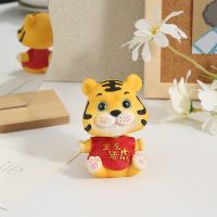生龙活虎 2022虎年喜庆钱袋树脂工艺装饰摆件情侣卡通动物女神老虎汽车摆件
