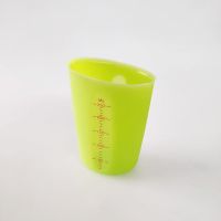 浅绿色 加厚硅胶计量杯家用厨房烘焙工具防烫防滑250ml 毫升耐热耐摔量杯