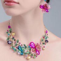 时尚水晶玫瑰花项链。用于聚会婚庆,旅游演出百搭产品, 时尚水晶玫瑰花项链。用于聚会婚庆,旅游演出百搭产品,