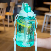绿色1.5L 配吸管+背带+杯刷 2000毫升大容量水杯女夏背带斜挎水壶1.5l男生吸管塑料杯子1500ml