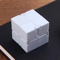 白色魔方_ 无限魔方手指尖解压神器魔方开发智力翻转百变益智魔方成人玩具