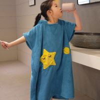 蓝色 儿童男女可穿可裹浴巾 夏洗澡游泳吸水速干浴袍可爱家用斗篷毛巾