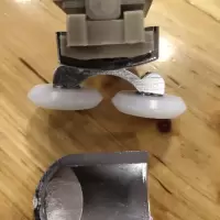 老款弹簧轮(下轮) 圆弧淋浴房滑轮 老式浴室移门吊滑轮摇摆转动双轮上下轮滚轮