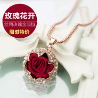 丝绸红玫瑰花朵项链 日韩秋冬高档玫瑰花吊坠装饰项链女挂件毛衣链长款百搭配饰挂饰潮