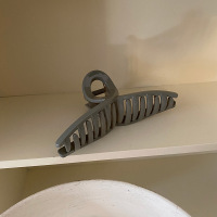 灰色 树脂发抓。赵露思同款白色复古八字抓夹韩国束发夹慵懒风气质发饰