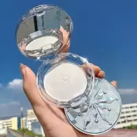 光缎丝滑粉饼 Gella's蚕丝香蕉蜜粉饼丝滑轻薄防水珠光持久控油隐毛孔磨皮