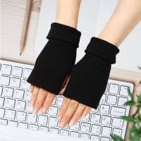 空白无图片 17*9厘米 凹凸世界动漫周边金格瑞安迷修雷狮男女学生二次元半指露保暖手套