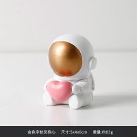 金色宇航员抱心 宇航员小摆件北欧太空人模型儿童房桌面装饰品现代客厅电视柜摆设