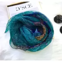 湖蓝色 杭州丝绸东风纱巾披肩两用薄款围巾女真丝围巾湖蓝色印花拍照丝巾