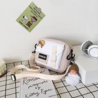 ins日系可爱少女单肩包斜挎包包女2021新款潮百搭学生帆布小挎包 黑标白色【尼龙面料】 只发腮红熊挂件【无背包】