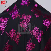 钰涵 麻纱印花布料 苗族套装布料 少数民族印花高丝宝 苗族服装 黑底红花1米