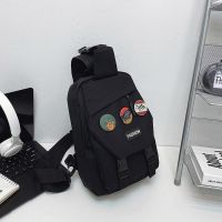 男士斜挎包ins潮牌小挎包休闲学生单肩背包日系大容量斜肩包胸包 黑色无徽章无挂件