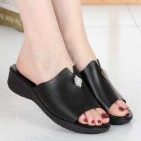 拖鞋2021春夏新款女凉拖鞋坡跟百搭防滑耐磨孕妇大码妈妈鞋软底 黑色204 35 标准码