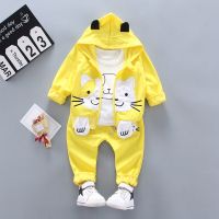 男宝宝秋装套装2020新款氧气格子衬衫三件套0-4周岁种小童加厚装 M猫3件套-黄 100码-建议29斤以内