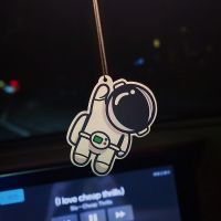 汽车香片星球宇航员挂式香熏持久香氛车内除异味香膏挂件配饰 单个宇航员